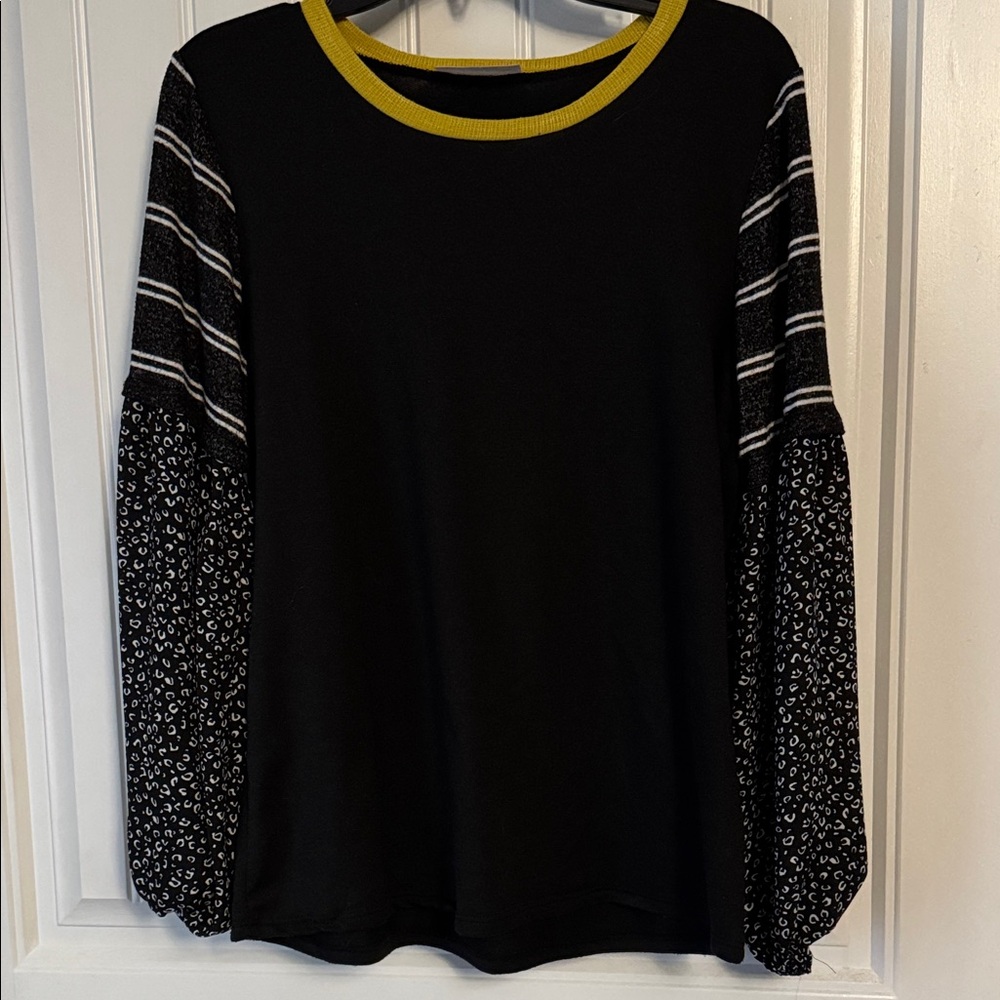 Sugarfoot Black Blouse with Yellow Trim and Flowy Patterned Sleeves‎ Size Small